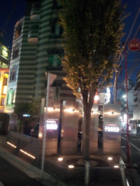 HOTEL PROUD（プラウド）(新宿区/ラブホテル)の写真『外観(夜)①』by 少佐
