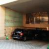 HOTEL LA LUNE(横浜市中区/ラブホテル)の写真『昼の駐車場出入口2』by ましりと