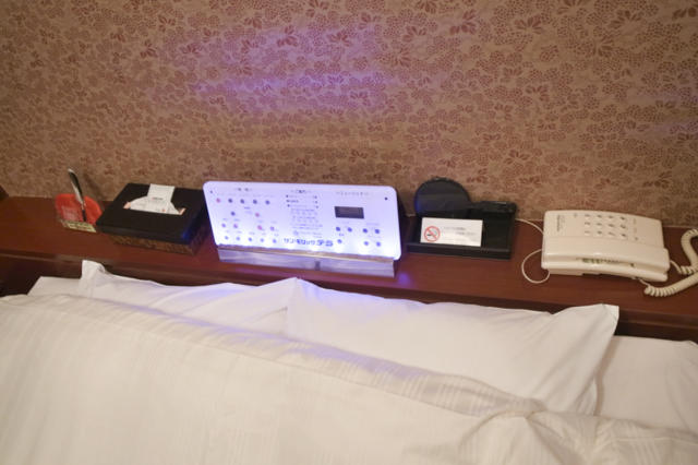 サンモリッツテラ(台東区/ラブホテル)の写真『433号室　ベッドルーム　枕下の操作パネル』by INA69