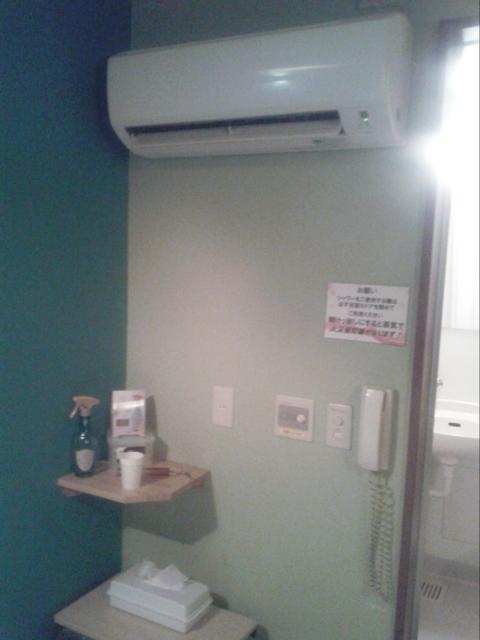 HOTEL Fine(ファイン)(新宿区/ラブホテル)の写真『302号室 エアコン、照明調節、ティッシュ、消臭剤』by セイムス