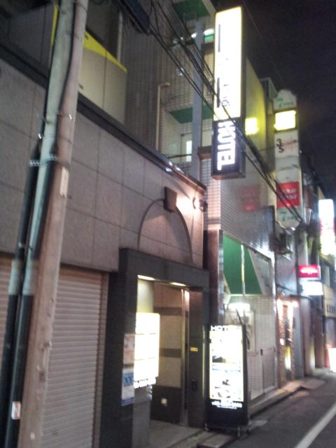 HOTEL ROCKS新宿(新宿区/ラブホテル)の写真『外観(夜)②』by 少佐
