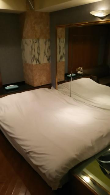 XO新宿(新宿区/ラブホテル)の写真『706号室ベッド　脇は鏡張り』by ミド丸