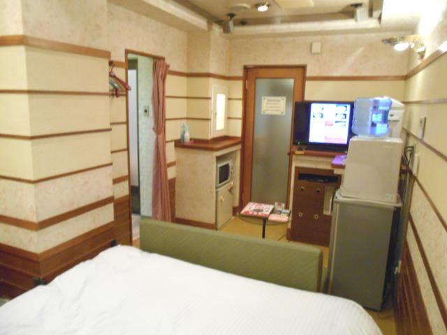 マリオネットアイネ(八王子市/ラブホテル)の写真『203号室、部屋奥から』by もんが～