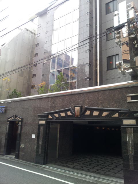 アーバンステージ(新宿区/ラブホテル)の写真『駐車場入口(昼)②』by 少佐