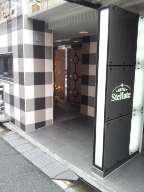HOTEL STELLATE(ステラート)(新宿区/ラブホテル)の写真『入口(昼)』by 少佐