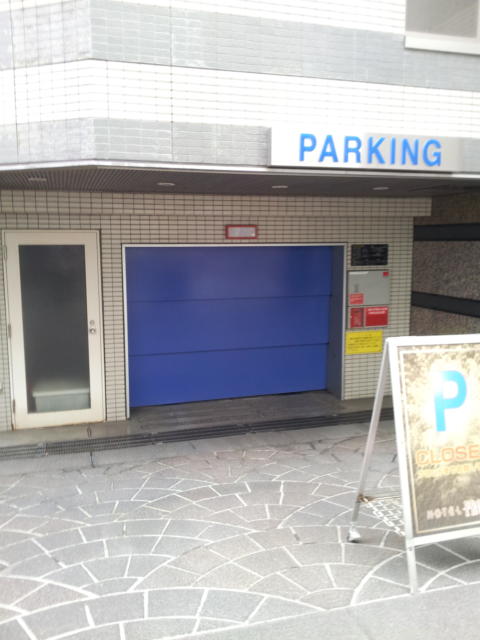 HOTEL PROUD（プラウド）(新宿区/ラブホテル)の写真『立体駐車場(昼)』by 少佐