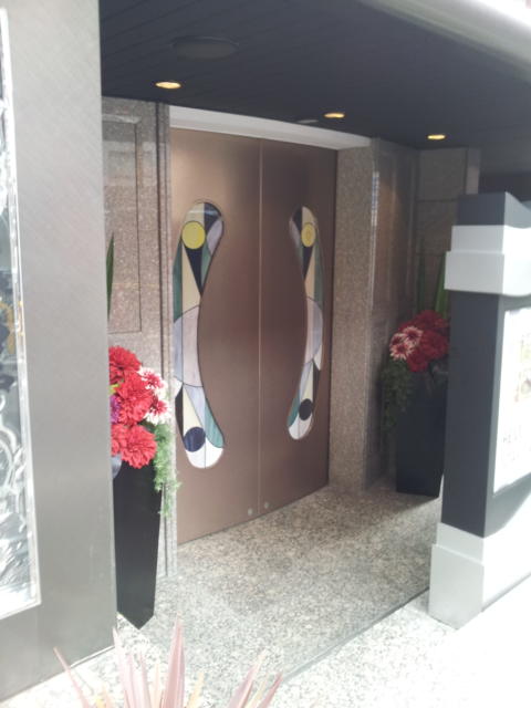 W-ARAMIS（アラミス）(新宿区/ラブホテル)の写真『入口(昼)』by 少佐