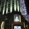 HOTEL LINDEN（リンデン）(豊島区/ラブホテル)の写真『夜の外観　西口方面から』by INA69