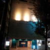 ホテル COLORE（コローレ）(墨田区/ラブホテル)の写真『裏側の駐車場(夜)②』by 少佐