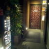 ホテル ピュア・アジアン(墨田区/ラブホテル)の写真『裏側の入口の扉(夜)』by 少佐