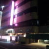 ホテル 貮番館(墨田区/ラブホテル)の写真『駐車場入口付近(夜)』by 少佐