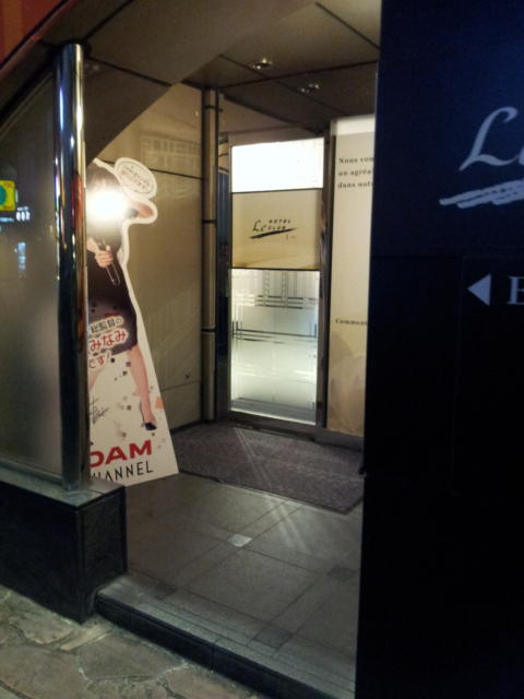 HOTEL Le Club（ホテルルクラブ）(台東区/ラブホテル)の写真『入口(夜)』by 少佐
