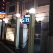 HOTEL STELA（ステラ）(台東区/ラブホテル)の写真『入口付近(夜)』by 少佐