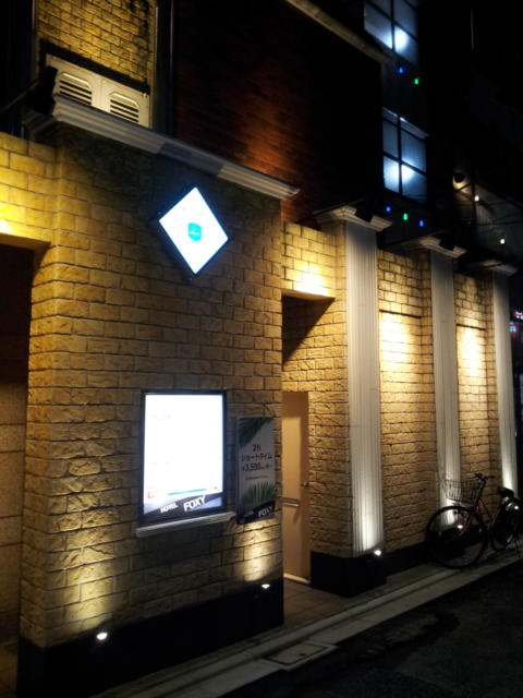 ホテルFOXY(台東区/ラブホテル)の写真『入口付近(夜)』by 少佐