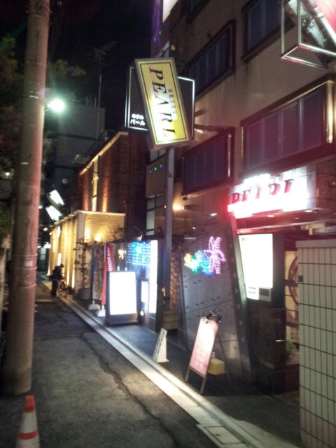 HOTEL PEARL(台東区/ラブホテル)の写真『ホテルの通りの雰囲気(夜)』by 少佐