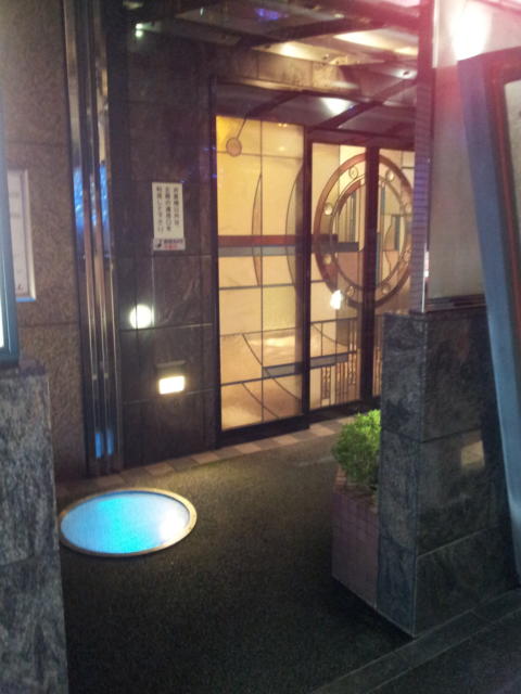 HOTEL PEARL(台東区/ラブホテル)の写真『入口(夜)②』by 少佐