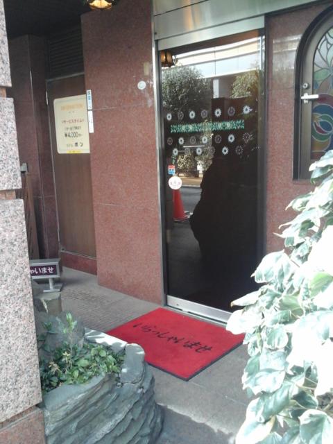 HOTEL BON（ボン）(新宿区/ラブホテル)の写真『昼の入口  自動ドア』by ルーリー９nine