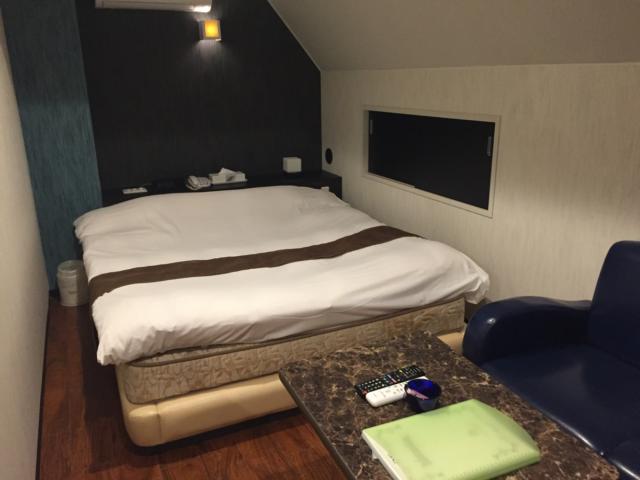 HOTEL RIO（リオ）(新宿区/ラブホテル)の写真『302号室 ベッド ソファー』by クタクタボウイ