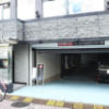 ホテル リンデン王子店(北区/ラブホテル)の写真『昼の正面入り口と駐車口』by INA69