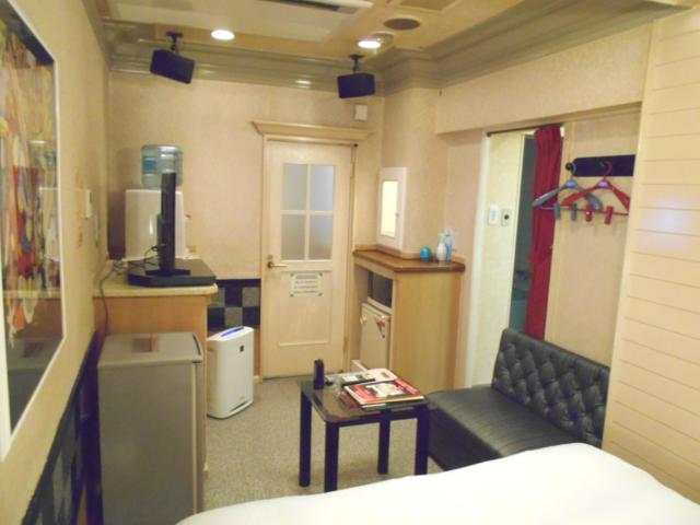 マリオネットアイネ(八王子市/ラブホテル)の写真『206号室、部屋奥から』by もんが～