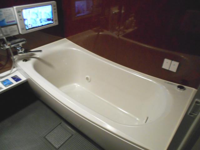 IKASU HOTEL(八王子市/ラブホテル)の写真『303号室、浴槽』by もんが～