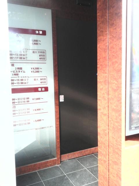 ホテルFooo（フー）(豊島区/ラブホテル)の写真『昼の入口(正面中央)  自動ドア』by ルーリー９nine