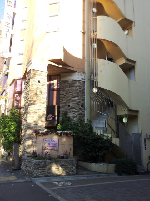 ホテル ミュー(台東区/ラブホテル)の写真『入口付近の様子①』by 少佐