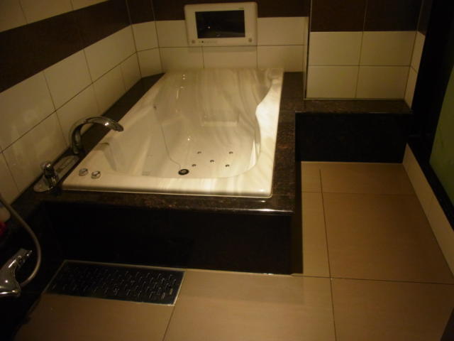 ホテルM(市川市/ラブホテル)の写真『606号室 浴室』by ホテルレポったー