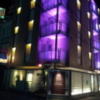 HOTEL RIVIERA(リビエラ)(横浜市西区/ラブホテル)の写真『正面の外観(夜・色違い)④』by 少佐