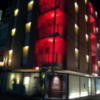 HOTEL RIVIERA(リビエラ)(横浜市西区/ラブホテル)の写真『正面の外観(夜・色違い)②』by 少佐