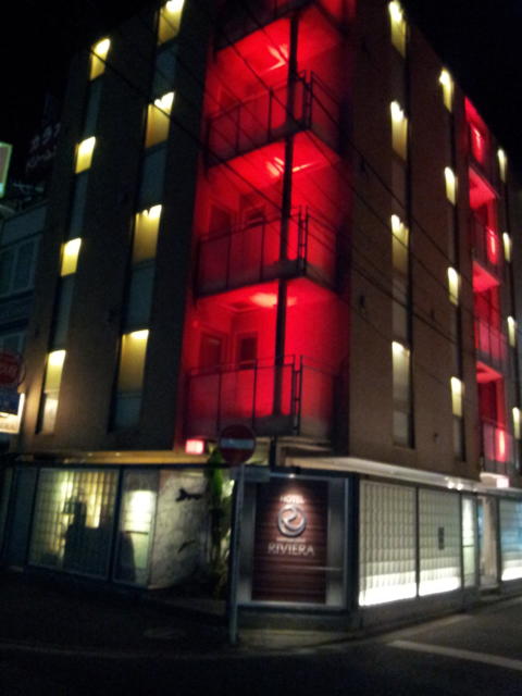 HOTEL RIVIERA(リビエラ)(横浜市西区/ラブホテル)の写真『正面の外観(夜・色違い)②』by 少佐