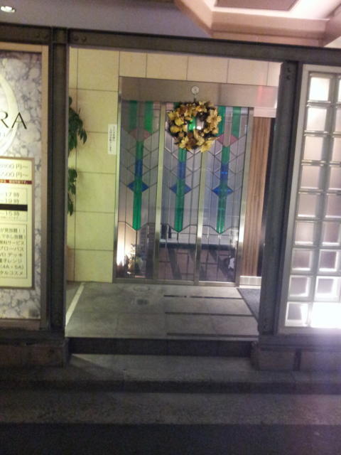HOTEL RIVIERA(リビエラ)(横浜市西区/ラブホテル)の写真『入口(夜)』by 少佐