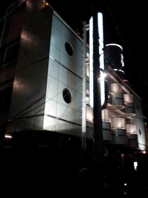 ホテル サラサ(横浜市西区/ラブホテル)の写真『外観(夜)②』by 少佐
