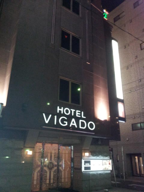 VIGADO（ビガド）(横浜市西区/ラブホテル)の写真『入口付近の様子(夜)』by 少佐
