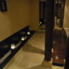 HOTEL SK PLAZA（エスケープラザ）(渋谷区/ラブホテル)の写真『1002号室 浴室へ向かうベッド脇の通路』by ホテルレポったー