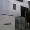 シルクホテル(川崎市川崎区/ラブホテル)の写真『ホテルロゴと入口付近』by 少佐