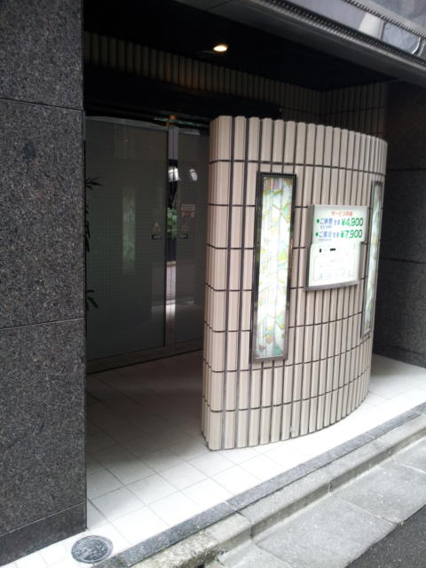 ホテル Palio（パリオ ）(大田区/ラブホテル)の写真『裏側の入口(昼)』by 少佐