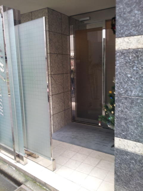 ホテル ピュア(大田区/ラブホテル)の写真『入口自動ドア(昼)』by 少佐
