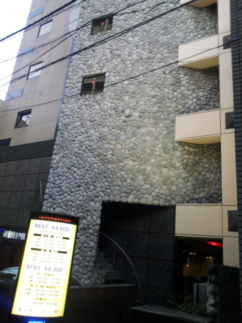 セリオ(新宿区/ラブホテル)の写真『裏側の外観(夕方)②』by 少佐