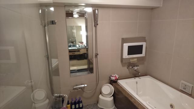 アラウダリゾート国立(国立市/ラブホテル)の写真『シャワー、鏡』by おむすび