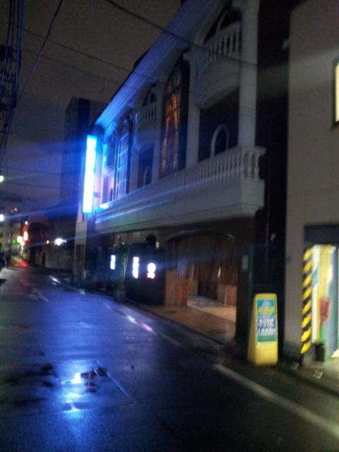 ホテル エアポート(豊島区/ラブホテル)の写真『駐車場出入り口の様子(夜)』by 少佐