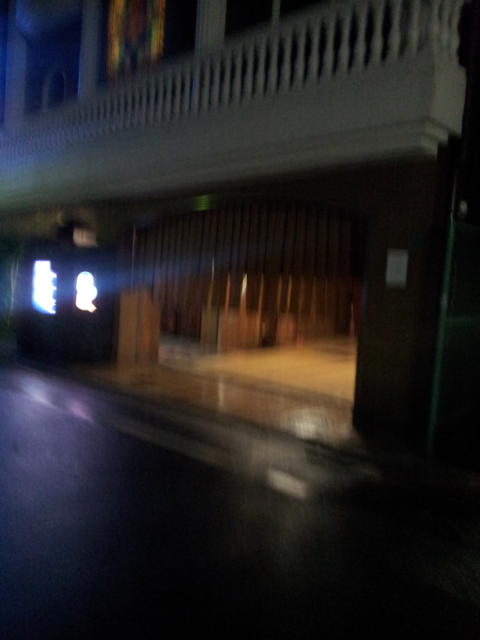 ホテル エアポート(豊島区/ラブホテル)の写真『駐車場出入り口(夜)』by 少佐