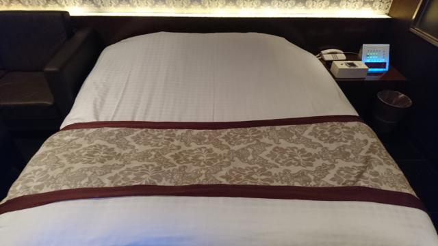 アラウダリゾート国立(国立市/ラブホテル)の写真『204号室 ベッド』by おむすび