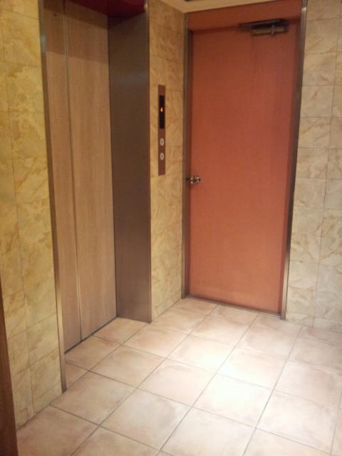 愛(新宿区/ラブホテル)の写真『4階エレベターホール』by 少佐