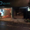 HOTEL D CUBE（Dキューブ）(豊島区/ラブホテル)の写真『入口と駐車場出入り口(夜)』by 少佐