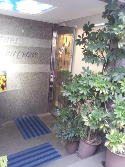 サザンクロス(新宿区/ラブホテル)の写真『入口(夕方)』by 少佐