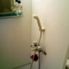 レンタルルーム ドリーム(蕨市/ラブホテル)の写真『203号室シャワー室　シャワーヘッド等拡大　お湯は中々温かくなりませんでした(冬)』by ニューロン