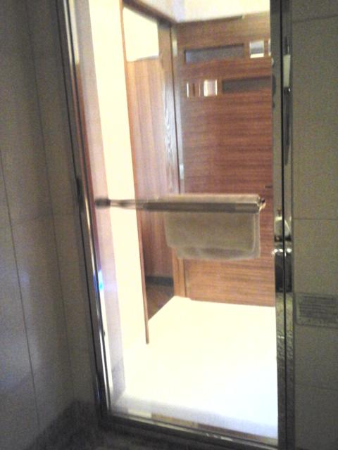 ホテル PASHA(パシャ)(新宿区/ラブホテル)の写真『410号室浴室ドアを内側より望む』by ルーリー９nine