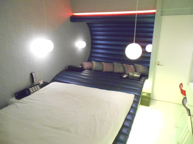 IKASU HOTEL(八王子市/ラブホテル)の写真『405号室、部屋奥から』by もんが～