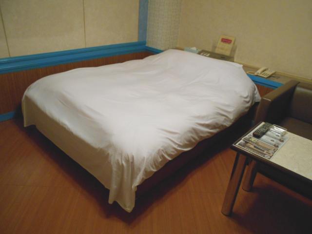 御殿山(八王子市/ラブホテル)の写真『208号室、ベッド』by もんが～